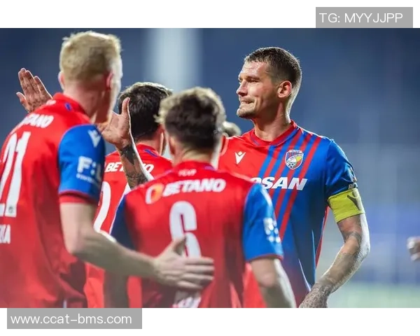 格拉斯哥与莫斯巴的精彩对决揭示足球战术与团队协作的完美结合 格拉斯哥与莫斯巴的精彩对决揭示足球战术与团队协作的完美结合